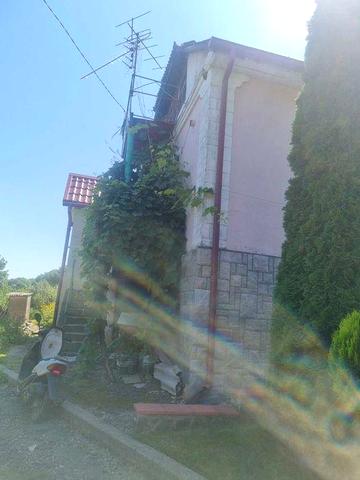 Продається частина будинку -   для дачного відпочинку  у смт. Тиврів