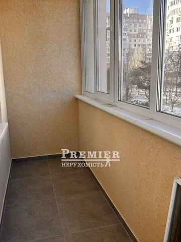 Продаж 3к Квартира Академіка Сахарова вулиця