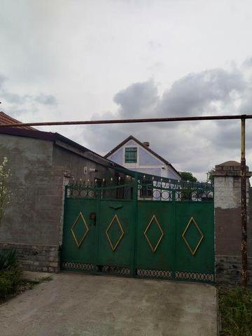 Обміняю дім на квартиру