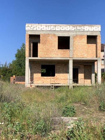 Недобудовай будинок