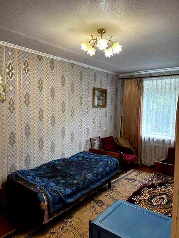 Продам затишну 2-к квартиру з індивідуальним опаленням та роздільними кімнатами
