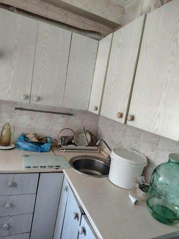 Кириловская,124, продам 1 комнатную, хорошая квартира.