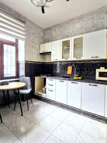 Продам 2-кімнатну квартиру в ЦЕНТРІ міста вул.Б.Хмельницького з САУНОЮ та БАСЕЙНОМ