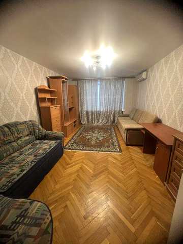 Арнда 1 - ой квартиры , Дарницкий район , ул. Сортировочная 4 .
