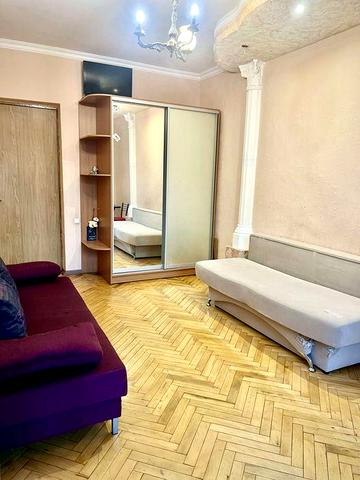 Здається 2 к. кв. біля ст.м. Звірінецька 3 хв.