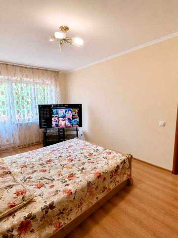 Однокімнатна квартира Шухевича 34кв.м центр ремонт меблі техніка
