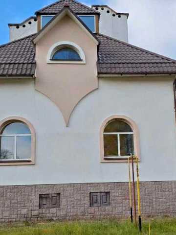 Резиденція в Чигирині: 5 рівнів, тенісний корт, власна сауна.