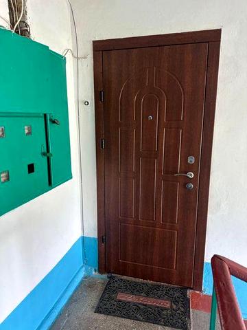 Продам 3-кімнатну квартиру в центрі міста Овруч