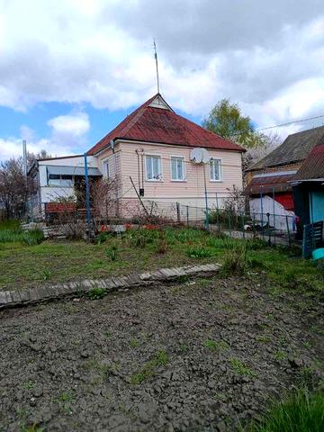 Терміново продається мебльований будинок в мальовничому місці за дуже прийнятною ціною.