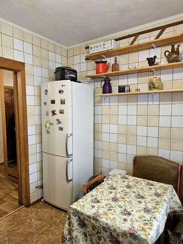 Продам 1-квартиру, улучшенная планировка, 38м, две лоджии, метро Холодная гора