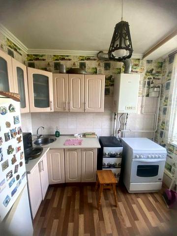 Продам 3-ну квартиру в центрі міста Узина!