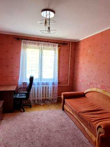 Продається трикімнатна квартира Бровари Чорних Запорожців 60б