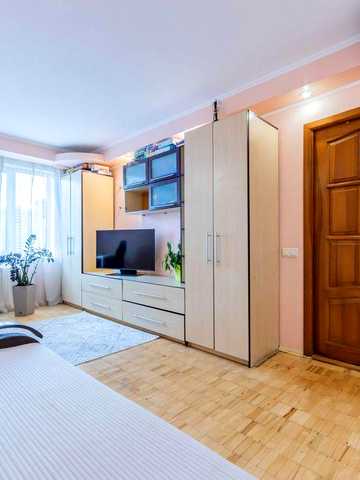 Продаж 2 кімнатної квартири, вул.Здолбунівська 5, м.Позняки