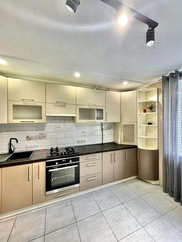 Михайла Лушпи просп. (Космонавтів), 5к8