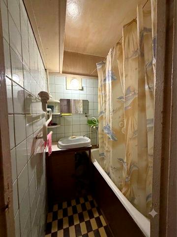 Продажа квартиры. Святошинский.Под ремонт. Цена ниже рынка. 2 комнаты