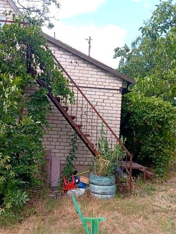 Дача пзто на березі річки