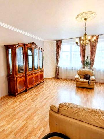 двокімнатна квартира 97 кв.  біля метро «Печерська».