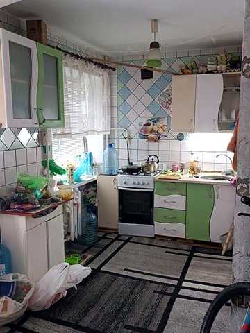 Продам 4 кімнатну квартиру з частковим ремонтом