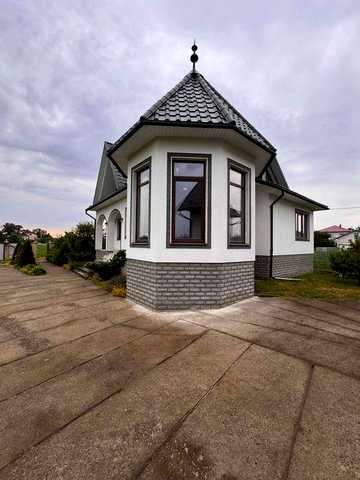Продається добротне господарство в селі Берегомет, Чернівецького району, всього за 20 км від Чернівців!