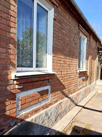 Продам небольшой дом с земельным участком в Славянске центр