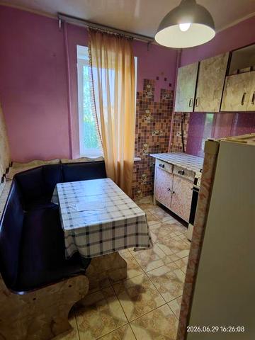 Здам 2 кімнатну квартиру район педагогічного університету.