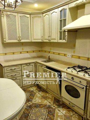У продажу 3 кімн. простора квартира
