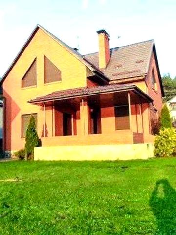 Котедж біля озера під Києвом, продаж.