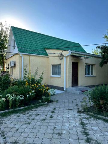 Весняна, 49