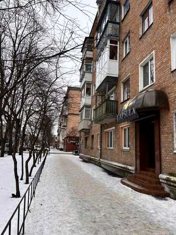 Квартира  (зручна під комерцію центр)