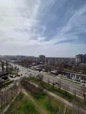 3-кімнатна під ремонт на Небесноі сотні