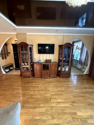 Оренда ТРИ КІМНАТНОЇ квартири