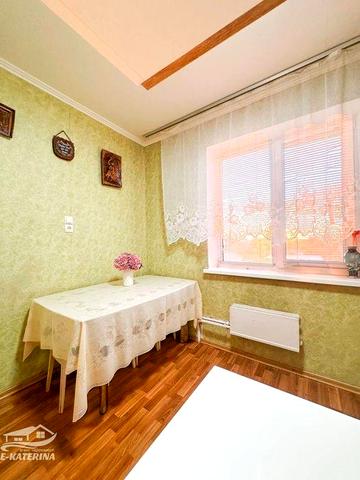 Продаж 3-к квартири вул Володимира Великого , 1