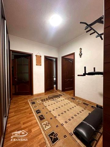 Продаж 3-к квартири вул Володимира Великого , 1