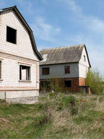 Продам недобудований будинок з ділянкою 12 соток,м.Бар