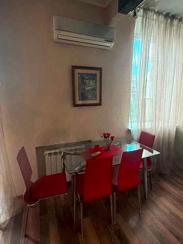 Здається 2х кімнатна в центрі