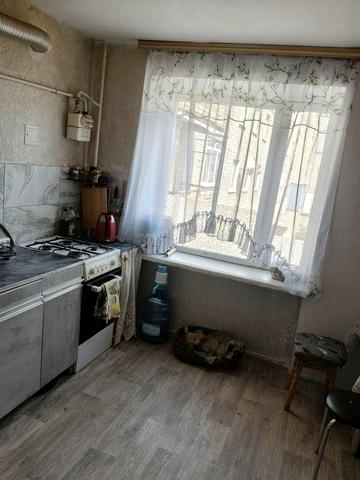 Продам квартиру на третьому поверсі