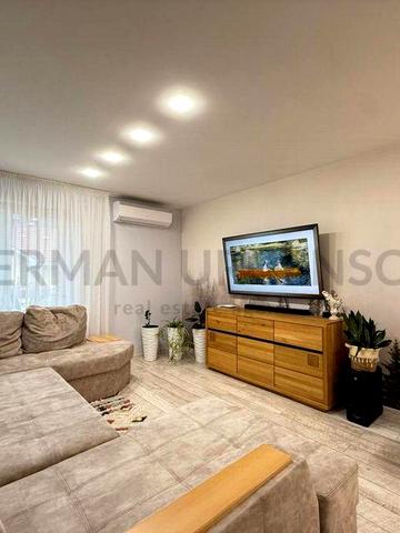 Продаж таунхаусу 207 м.кв / 1 сотка / вул. Капушанська