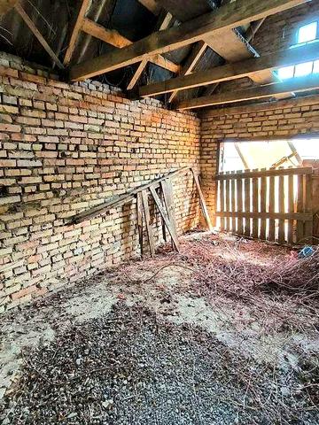 Старий будиночок з новою будівлею та 47сот.землі в 55км.від Києва.