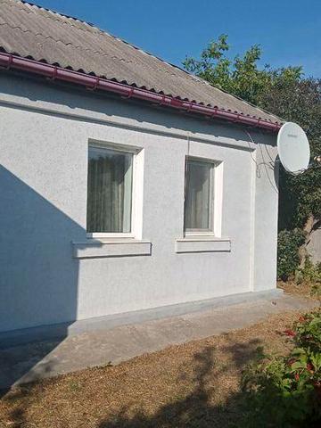 Оренда окремого будинку,майже в центрі міста,всі зручності в будинку, опалення газове, септік великий,42 кВ,м,площа,кімнат дві і кухня 3+3