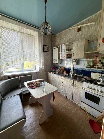 Продам 3 кімнатну квартмру Алмазна 15 ( (Карачуни ) .