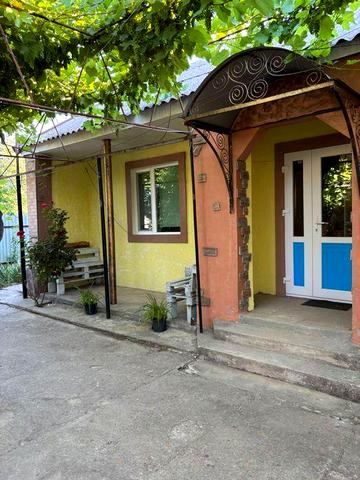 Продаж будинку у місті Рені
