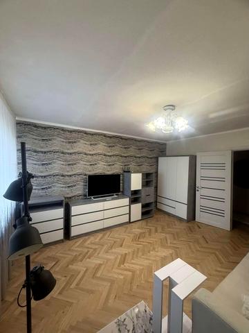None 800 USD
