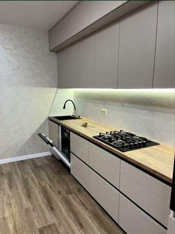 1,5 к квартира, Виставка