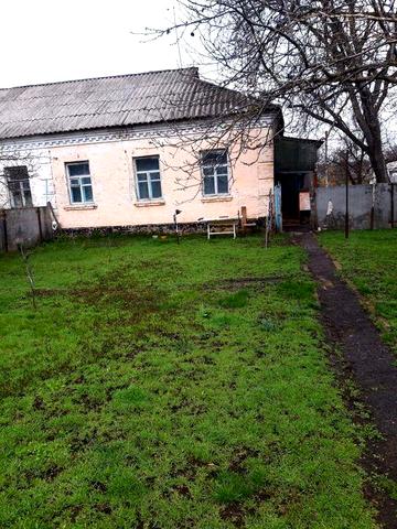 Продам 3-кімнатну квартиру в двосімейному будинку.
