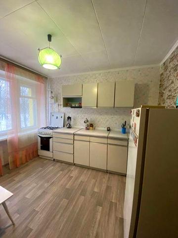 Продається простора 3-кімнатна квартира