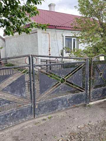 Продам приватний будинок, зі всіма комунікаціями