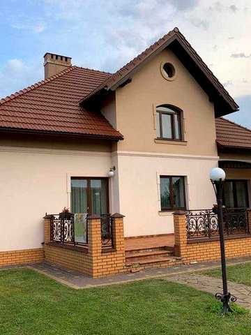 Оренда будинку з великою територією в передмісті