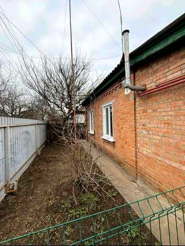 Браїлки. Продається окремий добротний будинок  зі зручностями.