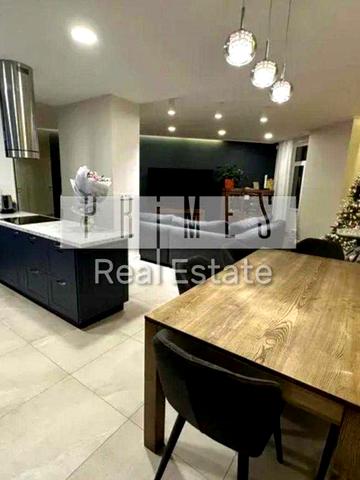 Продаж 4-кімнатної квартири 164 м² біля метро Лівобережна, вул. Раїси Окіпної