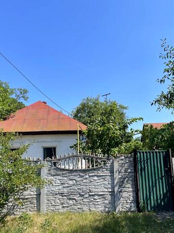 Приватний будинок , газове та пічне опалення , гарне розташування